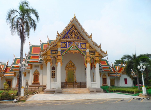 храм Wat Phra Sri Mahatat 